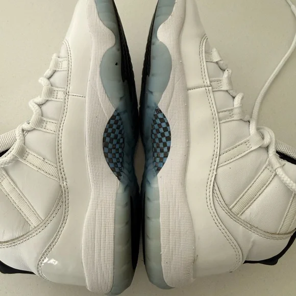 Aid Jordan Retro 11 Youth White and Blue Sneakers - Size 5 - Picture 3 of 10